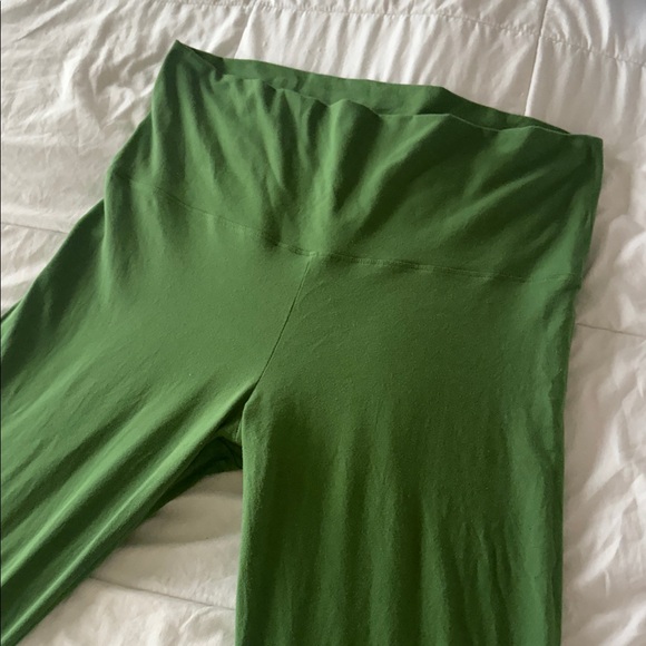 PINK Victoria's Secret Kelly Green Yoga Pants - Picture 5 of 6